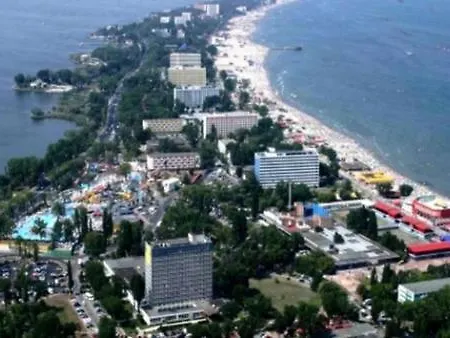 Studio Lux City Park Mall Eden