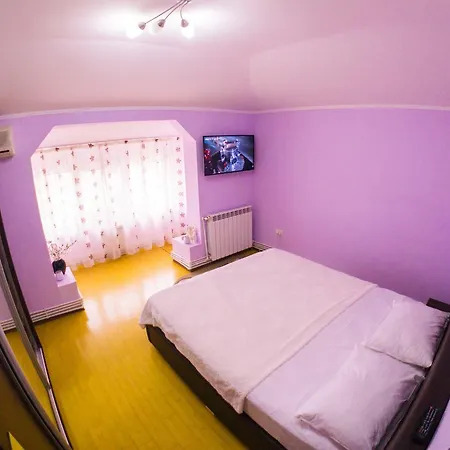 Studio Lux City Park Mall Eden