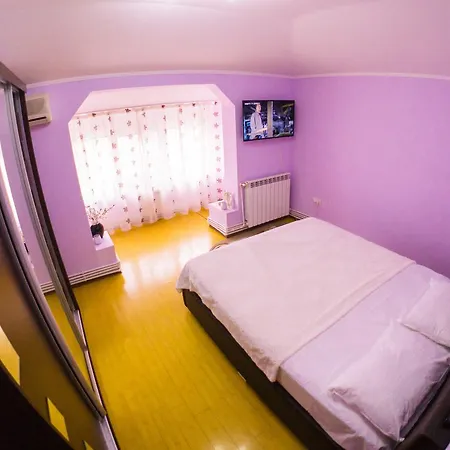 Studio Lux City Park Mall Eden